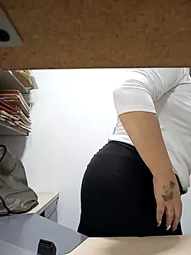 Miss Agatha online show from 12-24-24, 03:58