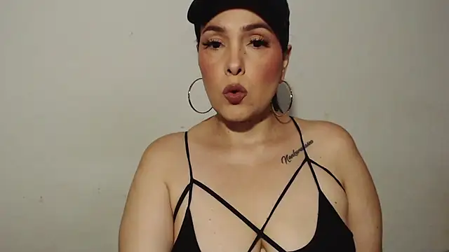 Miss Agatha online show from 10-12-25, 09:58