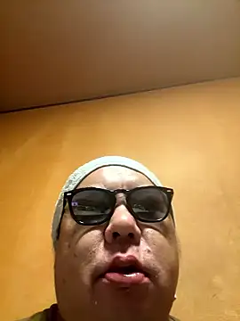 Snapshot of punk0805 chatting on 09-25-25, 11:25 punk0805 online show from 09-25-25, 11:25