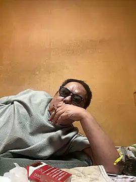 Snapshot of punk0805 chatting on 09-26-25, 10:52 punk0805 online show from 09-26-25, 10:52