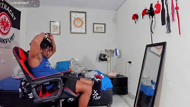 AlejoKhalifa  online show from 11-18-25, 02:17