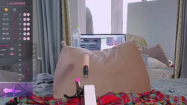 Snapshot of Meukotis chatting on 10-11-25, 11:20 Meukotis online show from 10-11-25, 11:20