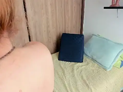 Snapshot of larossasexy chatting on 02-22-25, 07:36 larossasexy online show from 02-22-25, 07:36