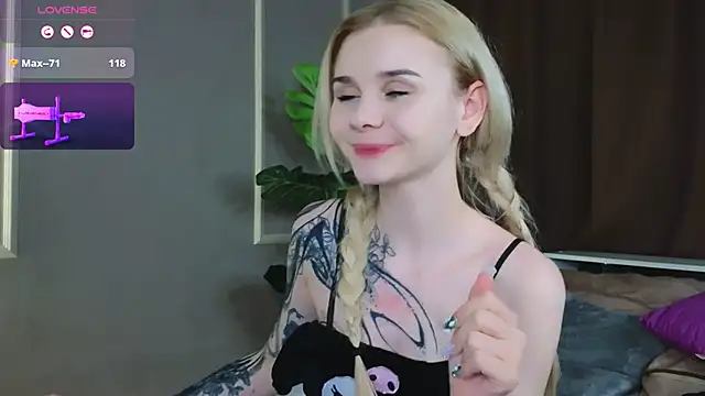 Snapshot of Britney_Lynch chatting on 02-27-25, 12:21 Britney Lynch online show from 02-27-25, 12:21