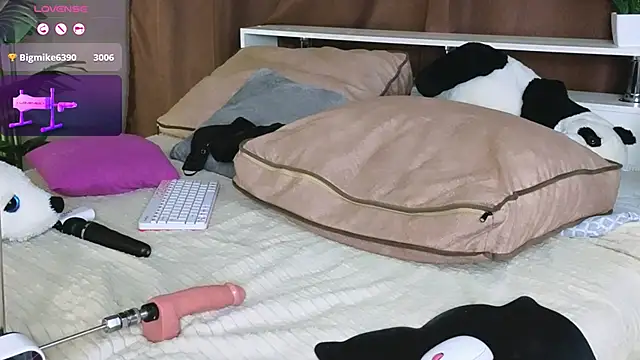 Snapshot of Britney_Lynch chatting on 02-27-25, 03:25 Britney Lynch online show from 02-27-25, 03:25