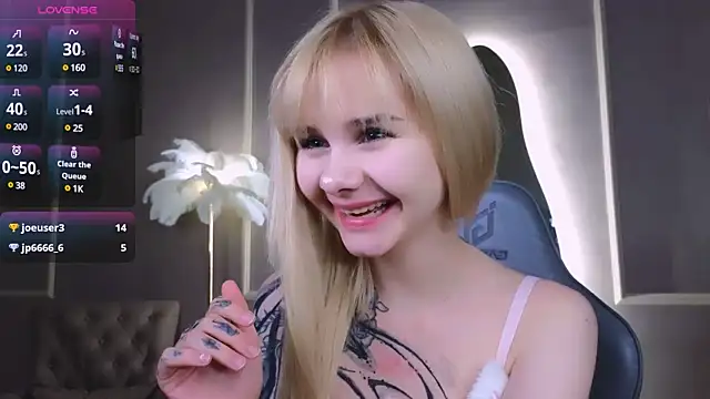 Snapshot of Britney_Lynch chatting on 03-08-25, 08:35 Britney Lynch online show from 03-08-25, 08:35