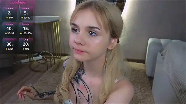 Snapshot of Britney_Lynch chatting on 03-10-25, 08:34 Britney Lynch online show from 03-10-25, 08:34