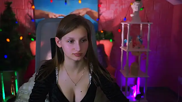 Snapshot of EllaHorton chatting on 12-30-24, 09:59 EllaHorton online show from 12-30-24, 09:59