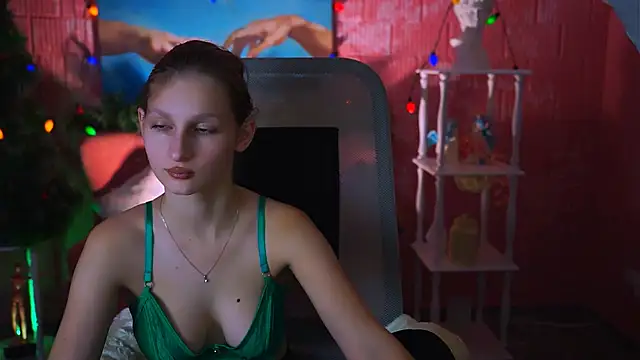 Snapshot of EllaHorton chatting on 01-04-25, 10:27 EllaHorton online show from 01-04-25, 10:27