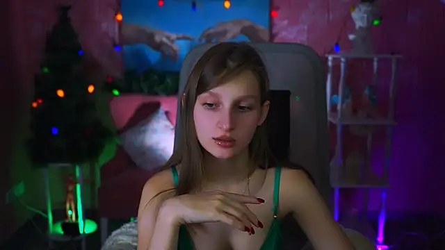 Snapshot of EllaHorton chatting on 01-07-25, 11:37 EllaHorton online show from 01-07-25, 11:37