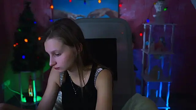 Snapshot of EllaHorton chatting on 01-08-25, 05:27 EllaHorton online show from 01-08-25, 05:27