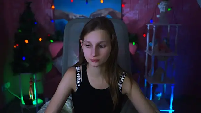 Snapshot of EllaHorton chatting on 01-10-25, 12:47 EllaHorton online show from 01-10-25, 12:47