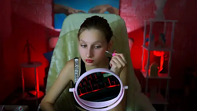 Snapshot of EllaHorton chatting on 01-27-25, 06:41 EllaHorton online show from 01-27-25, 06:41