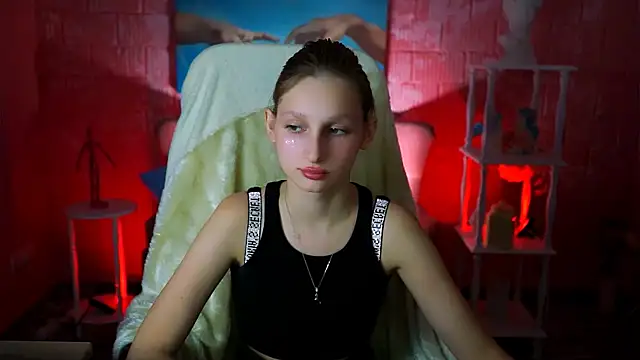 Snapshot of EllaHorton chatting on 01-27-25, 09:44 EllaHorton online show from 01-27-25, 09:44