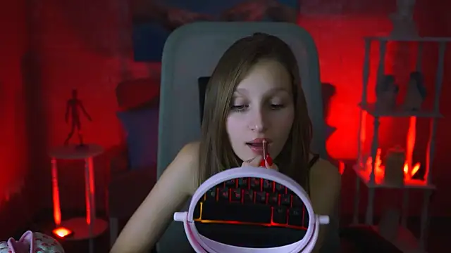 Snapshot of EllaHorton chatting on 02-08-25, 06:43 EllaHorton online show from 02-08-25, 06:43