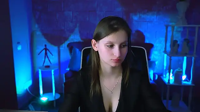 Snapshot of EllaHorton chatting on 02-21-25, 12:28 EllaHorton online show from 02-21-25, 12:28