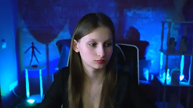 Snapshot of EllaHorton chatting on 02-21-25, 03:43 EllaHorton online show from 02-21-25, 03:43