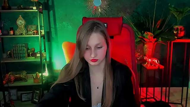 Snapshot of EllaHorton chatting on 02-28-25, 03:37 EllaHorton online show from 02-28-25, 03:37