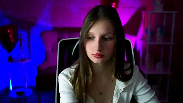 Snapshot of EllaHorton chatting on 03-03-25, 06:22 EllaHorton online show from 03-03-25, 06:22