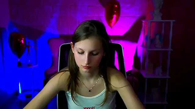 Snapshot of EllaHorton chatting on 03-05-25, 07:06 EllaHorton online show from 03-05-25, 07:06