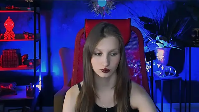 Snapshot of EllaHorton chatting on 03-13-25, 02:33 EllaHorton online show from 03-13-25, 02:33