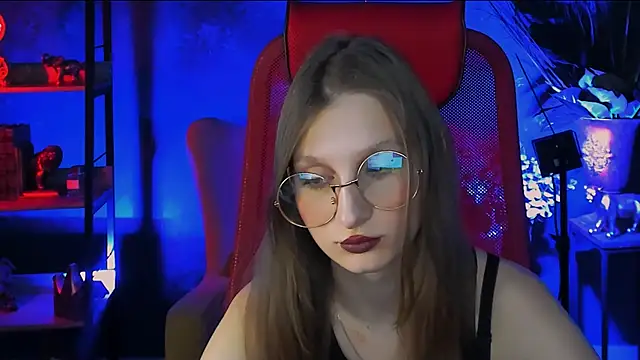 Snapshot of EllaHorton chatting on 03-13-25, 05:39 EllaHorton online show from 03-13-25, 05:39