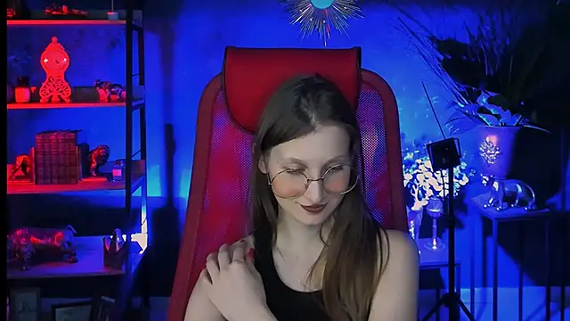 Snapshot of EllaHorton chatting on 03-13-25, 08:43 EllaHorton online show from 03-13-25, 08:43