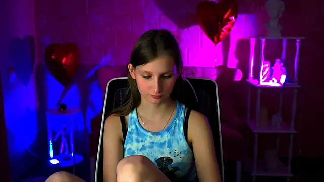 Snapshot of EllaHorton chatting on 03-14-25, 06:50 EllaHorton online show from 03-14-25, 06:50