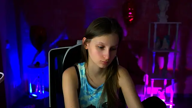 Snapshot of EllaHorton chatting on 03-15-25, 07:09 EllaHorton online show from 03-15-25, 07:09