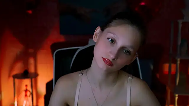 Snapshot of EllaHorton chatting on 03-22-25, 11:42 EllaHorton online show from 03-22-25, 11:42