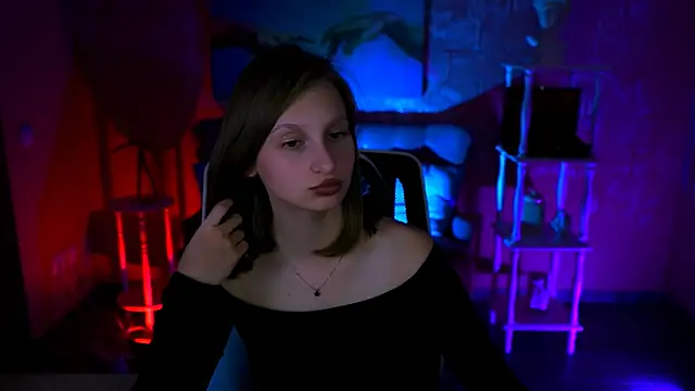 Snapshot of EllaHorton chatting on 09-23-25, 05:16 EllaHorton online show from 09-23-25, 05:16