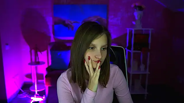 Snapshot of EllaHorton chatting on 10-11-25, 12:26 EllaHorton online show from 10-11-25, 12:26