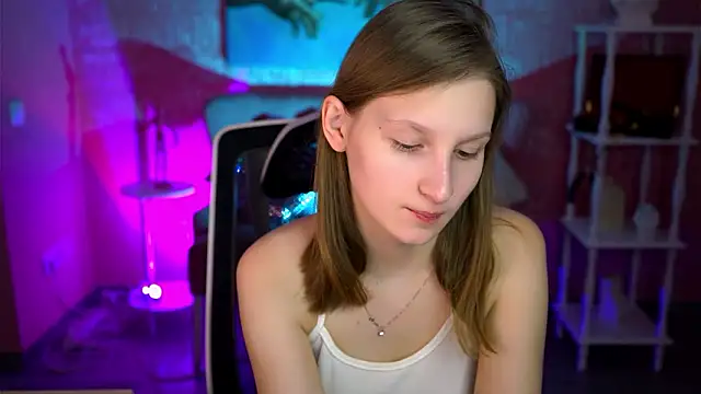 Snapshot of EllaHorton chatting on 03-01-26, 09:44 EllaHorton online show from 03-01-26, 09:44