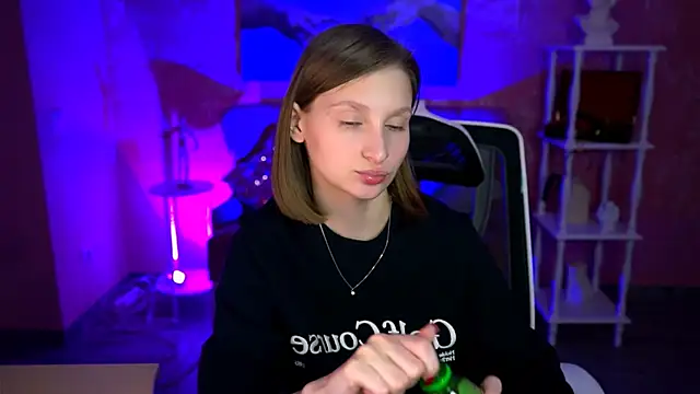 Snapshot of EllaHorton chatting on 03-02-26, 01:40 EllaHorton online show from 03-02-26, 01:40