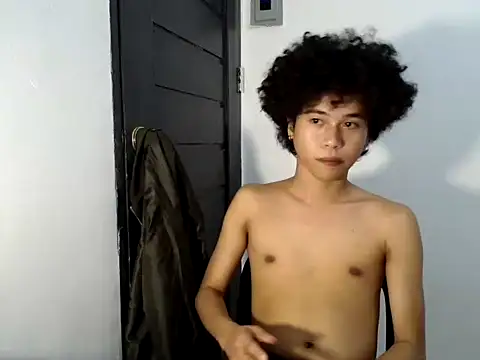 Snapshot of Asiantwink21 chatting on 05-12-26, 05:21 Asiantwink21 online show from 05-12-26, 05:21