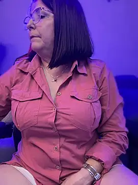 Snapshot of PaulinaSanders_X chatting on 01-22-25, 09:21 PaulinaSanders X online show from 01-22-25, 09:21