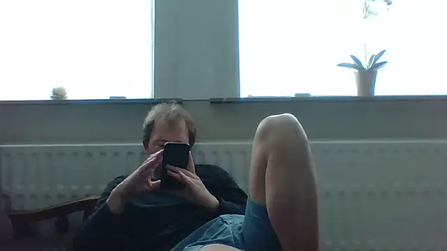 Snapshot of bertolini chatting on 05-10-26, 12:43 bertolini online show from 05-10-26, 12:43