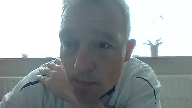 Snapshot of bertolini chatting on 05-17-26, 07:50 bertolini online show from 05-17-26, 07:50