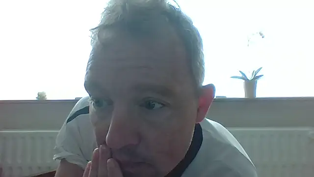 Snapshot of bertolini chatting on 05-19-26, 07:47 bertolini online show from 05-19-26, 07:47