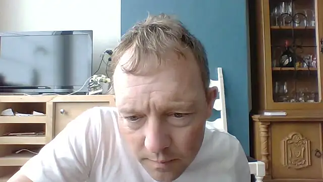 Snapshot of bertolini chatting on 05-21-26, 11:50 bertolini online show from 05-21-26, 11:50