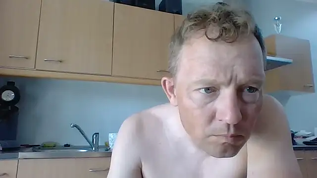 Snapshot of bertolini chatting on 05-25-26, 01:17 bertolini online show from 05-25-26, 01:17