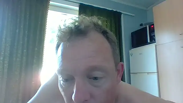 Snapshot of bertolini chatting on 05-28-26, 02:03 bertolini online show from 05-28-26, 02:03