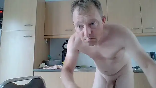 Snapshot of bertolini chatting on 05-29-26, 03:43 bertolini online show from 05-29-26, 03:43
