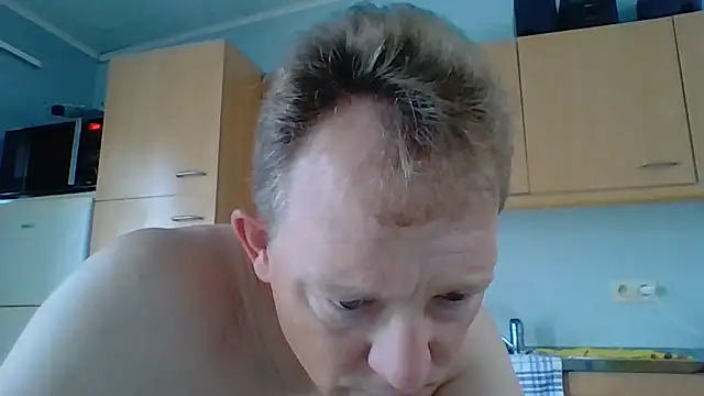 Snapshot of bertolini chatting on 05-31-26, 07:37 bertolini online show from 05-31-26, 07:37