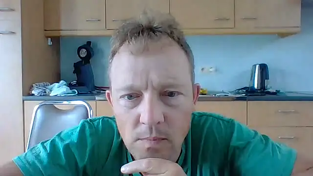 Snapshot of bertolini chatting on 06-03-26, 07:22 bertolini online show from 06-03-26, 07:22