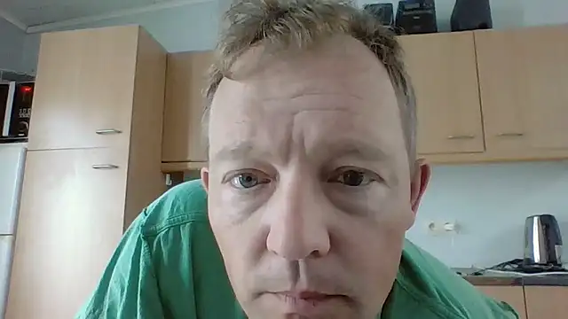 Snapshot of bertolini chatting on 06-04-26, 07:25 bertolini online show from 06-04-26, 07:25