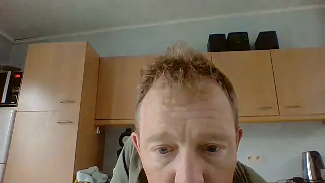 Snapshot of bertolini chatting on 06-08-26, 01:22 bertolini online show from 06-08-26, 01:22