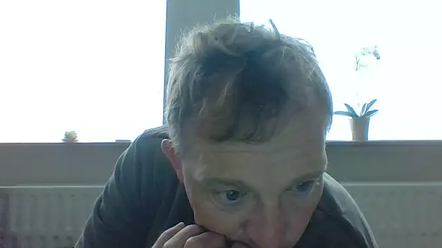 Snapshot of bertolini chatting on 06-11-26, 01:53 bertolini online show from 06-11-26, 01:53