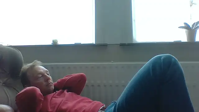 Snapshot of bertolini chatting on 06-14-26, 12:29 bertolini online show from 06-14-26, 12:29
