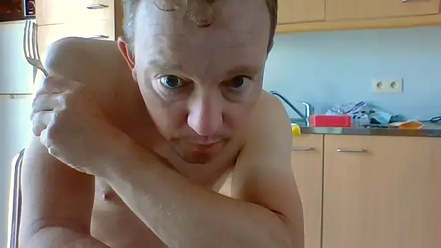 Snapshot of bertolini chatting on 06-18-26, 09:09 bertolini online show from 06-18-26, 09:09
